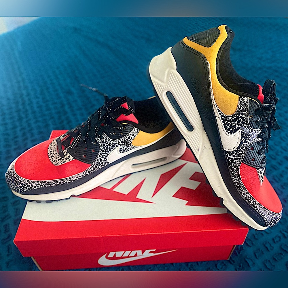 Ladies Nike Air 9.5 Excellent Condition Box Included